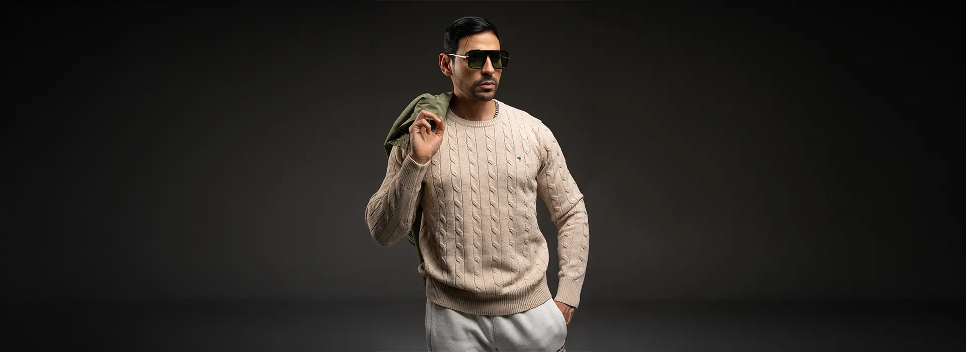Buzo de hilo cuello redondo verde para hombre